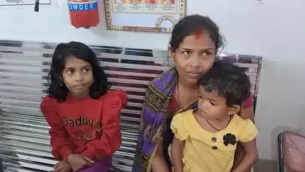 ଗୋବିନ୍ଦପୁର: ବାମରା ମିଟୁପଡ଼ା ରେ ଶୋଇଥିବା ବେଳେ ଚଢ଼ି ଗଲା ସାପ, ସାପ କୁ ନେଇ ଡାକ୍ତରଖାନା ପହଞ୍ଚିଲେ ପରିବାର