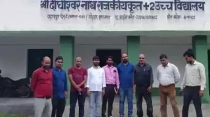 ठाकुरगंगटी: ठाकुर गंगटी प्रखंड के दीधीश्वर नाथ विद्यालय में सोमवार-मंगलवार की रात हुई चोरी