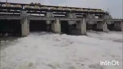 निफाड: नांदूरमधमेश्वर धरणाची पूरस्थिती ओसरली; पाण्याची आवक झाली कमी