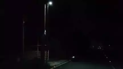 দিনহাটা ২: সাহেবগঞ্জ এলাকায় রাতের বেলা বিদ্যুৎতের তার ছিঁড়ে রাস্তার মধ্যে পড়ে থাকায় চাঞ্চল্য এলাকায়