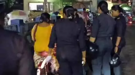 বারুইপুর: বারুইপুর পুলিশ জেলার উইনার্স টিমের সদস্যরা মহিলাদের সুরক্ষাতে বারুইপুর থানার বিভিন্ন এলাকায় টহলদারি  চালান