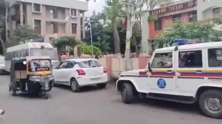 अचलपूर: बारलिंगे कॉम्प्लेक्समधील दोन मोबाईल दुकानाचे कुलूप तोडून ६८ हजारांचे मोबाईल चोरीला; अज्ञात चोरट्यावर गुन्हा दाखल