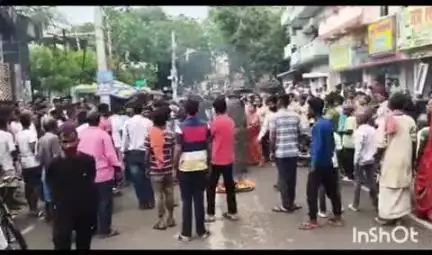 टिकारी: अनुमंडलीय अस्पताल में ऑपरेशन के दौरान व्यक्ति की मौत का आरोप, परिजनों ने किया हंगामा और सड़क जाम