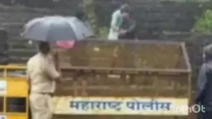 महाड: जिल्हाधिकाऱ्यांच्या आदेशाने किल्ले रायगडकडे जाणारा पायरीमार्ग बंद