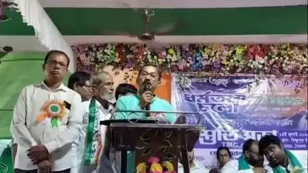 আউশগ্রাম ২: দ্বন্দ্ব ভুলে ফের একমঞ্চে আউশগ্রাম-২ ব্লক তৃণমূলের সভাপতি শেখ আব্দুল লালন ও প্রাক্তন ব্লক তৃণমূলের সভাপতি রামকৃষ্ণ ঘোষ
