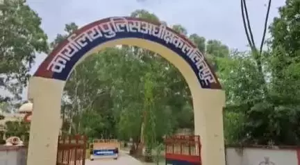 ललितपुर: ललितपुर रेलवे स्टेशन पर भगवान नीलकंठ के बने चित्र पर पेशाब करने वाले पुलिसकर्मी को किया गया निलंबित