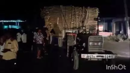 వేమవరం వద్ద ద్విచక్ర వాహనాన్ని ఢీకొన్న కట్టెల ట్రాక్టర్, వ్యక్తి అక్కడికక్కడే మృతి