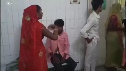 बबेरू: हरदौली गांव में शराब के नशे में एक युवक ने खाया जहरीला सर्प, परिजनों ने सीएचसी बबेरू में कराया भर्ती