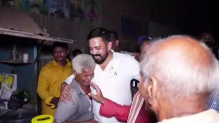 ଧର୍ମଶାଳା: ବାଲିସାହି ଛକ ନିକଟରେ ଚାଏ ପେ ଚର୍ଚ୍ଚା କଲେ ବିଧାୟକ ହିମାଂଶୁ ଶେଖର ସାହୁ