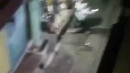 दतिया नगर: दतिया: भदौरिया की खिड़की में दबंगों ने फिल्मी स्टाइल में की तोड़फोड़, वीडियो वायरल