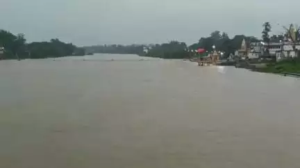 डिंडौरी: पहाड़ी और मैदानी इलाकों में बारिश से नर्मदा का जलस्तर बढ़ा, प्रशासन ने जारी किया अलर्ट