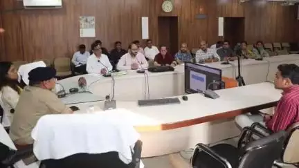 शाजापुर: मुख्यालय पर स्वास्थ्य और पुलिस विभाग के अधिकारियों की मेडिको लीगल केस और पोस्टमार्टम पर समीक्षा बैठक
