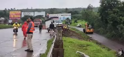 ಬೆಳಗಾವಿ: ಬೆಳಗಾವಿ ಬಡೇಕ್ಕೊಳ್ಳಮಠದ ಬಳಿ ರಾಷ್ಟ್ರೀಯ ಹೆದ್ದಾರಿ ಡಿವೈಡರ್ ಮೇಲೆ ಹತ್ತಿಸಿ ಬಚಾವ ಆದ ವಾಹನ ಚಾಲಕ