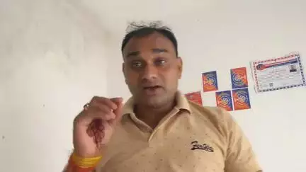 अंग्रेजों के बनाए पुल क्यों नहीं बहते  कितनी भी बाढ़ आए।। 
राजाओं की बनाई इमारतें क्यों नहीं गिरती।। 
भ्रष्टाचार पर चुप