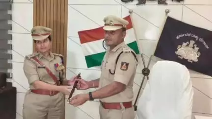 ಹೊಸಪೇಟೆ: ವಿಜಯನಗರ ಜಿಲ್ಲೆಯ ನೂತನ ಜಿಲ್ಲಾ ಪೊಲೀಸ್ ವರಿಷ್ಠಾಧಿಕಾರಿಗಳಾದ ಜಾಹ್ನವಿ ಅಧಿಕಾರ ಸ್ವೀಕಾರ