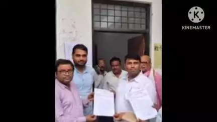मेजा: मेजा में लेखपालों ने किया कार्य बहिष्कार, सीएम को भेजा ज्ञापन