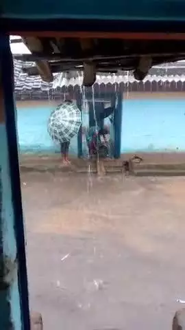 ग्रामवासी परेशानी से जूझ रहे हैं