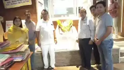 बड़वानी: अंजड़ नगर परिषद की पूर्व अध्यक्ष श्रीमती पाटनी की जयंती पर कांग्रेस कार्यकर्ताओं सहित परिवारजनों ने दी श्रद्धांजलि