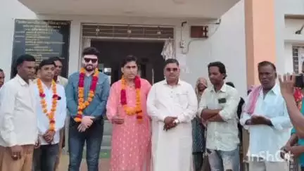 धरमपुरी: नप परिसर में सफाईकर्मियों से बातचीत और सहमति के बाद हड़ताल समाप्त, काम पर लौटे
