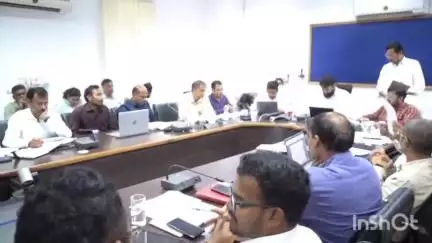 जशपुर: कलेक्टर ने अधिकारियों की बैठक में स्वतंत्रता दिवस मनाने की तैयारी और छात्रावासों के सघन निरीक्षण के निर्देश दिए