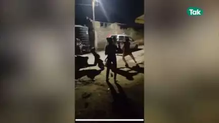 Indore में दो पक्षों का विवाद सुलझाना पुलिसवाले को भारी पड़ गया...पुलिस वाले की पिटाई कर दी गई..और उसका सिर फोड़ दिया गया..हालात ये हो गए पुलिसकर्मियों को वहां से ..