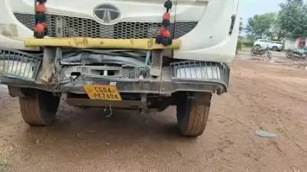 तिल्दा: नायकटाड़ के पास मुख्य मार्ग पर हाईवा वाहन ने दोपहिया वाहन को मारी ठोकर, एक घायल, खरोरा पुलिस ने किया मामला दर्ज