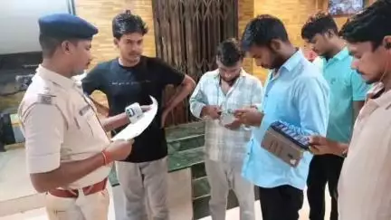 बेतिया: पीएम के आगमन और सिपाही भर्ती परीक्षा को लेकर बेतिया में होटल, छात्रावास एवं रेस्टोरेंट की सघन चेकिंग
