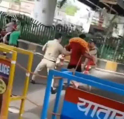 हरिद्वार की हर की पौड़ी से READ NEWS की विशेष लाइव कवरेज: सावन कांवड़ यात्रा के दौरान श्रद्धालुओं की भीड़ को संभालती पुलिस, सुरक्षा और अनुशासन के लिए तैनात पूरा प्रशासनिक अमला"