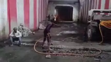 निवाड़ी: ओरछा रेलवे स्टेशन के सामने अंडरपास रोड की मरम्मत के चलते वाहनों का आवागमन रहेगा बंद