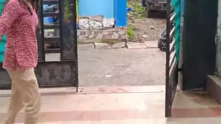पार्षद महोदय बीना बैनर्जी जी के घर में घुसा सर्प किया गया रेस्क्यू।