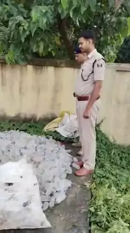डगमारा थाना परिसर में अंचलाधिकारी निर्मली,मधनिषेध सुपौल,के उपस्थिति में 658 लीटर देसी नेपाली शराब का विनष्टीकरण किया गया
