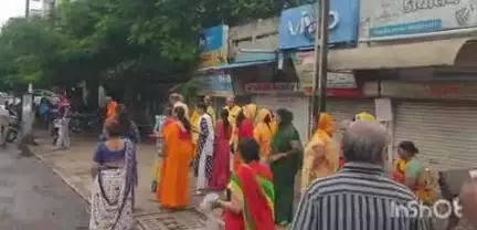 દાહોદ: ગોધરા રોડ ખાતે જ્યોતિ કળશ રથયાત્રા યાત્રાનું ભવ્ય સ્વાગત કરાયું ભક્તોએ પૂજા આરતી સહિત નો લાભ લીધો