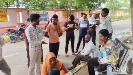 छिबरामऊ: बहवलपुर के गमा देवी मंदिर के पास तेज रफ्तार ई-रिक्शा ने दिव्यांग सब्जी विक्रेता को मारी टक्कर, भर्ती के बाद हुई मौत
