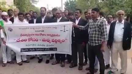 గుంతకల్లు: మధ్యవర్తిత్వంతోనే కేసులు పరిష్కారం, గుత్తి 
లో న్యాయవాదులు దేశం కోసం-మధ్యవర్తిత్వం పై ర్యాలీ