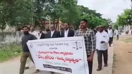 గుంతకల్లు: గుత్తిలో దేశం కోసం మధ్యవర్తిత్వం కార్యక్రమంపై న్యాయమూర్తులు, న్యాయవాదులు భారీ ర్యాలీ