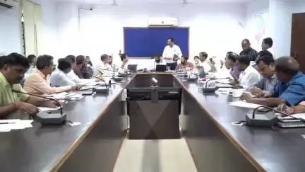 जशपुर: जिला कलेक्टर ने साप्ताहिक समय-सीमा की बैठक में पीएम जनमन और धरती आबा जनजाति ग्राम उत्कर्ष अभियान की समीक्षा की