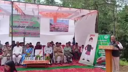 चम्पावत: पुनेठी वन पंचायत में धूमधाम से मनाया गया प्रकृति को समर्पित हरेला पर्व