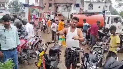 अमरपुर: अमरपुर के पेट्रोल पंप पर पेट्रोल की जगह पानी निकलने से बवाल, गाड़ियां बंद, लोग नाराज़