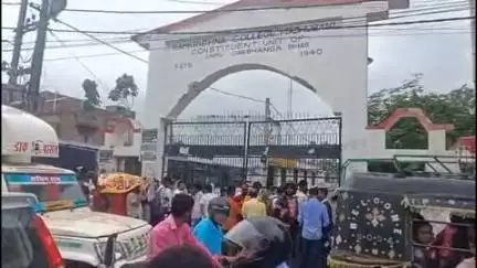 मधुबनी: सिपाही लिखित भर्ती परीक्षा: सभी केंद्रों पर सघन जांच के बाद अभ्यर्थियों को मिला प्रवेश