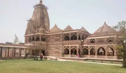 सांवलिया सेठ मंदिर में चढ़ाया गया 10 किलो चांदी का पेट्रोल पंप, जून के महीने में आया ₹29 करोड़ से ज़्यादा का चढ़ावा