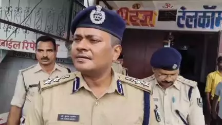 मांझी थानान्तर्गत घटित लूट की घटना के घटनास्थल का वरीय पुलिस अधीक्षक, सारण द्वारा किया गया निरीक्षण।