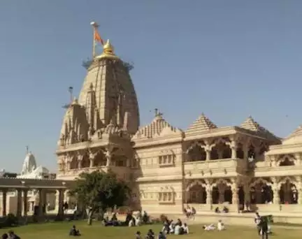सांवलिया सेठ मंदिर में भक्त ने चढ़ाया 10 किलो चांदी का पेट्रोल पंप, जून के महीने में आया ₹29 करोड़ से अधिक का चढ़ावा