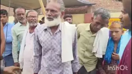 जलालाबाद: मंडी समिति में घूम रहे मंदबुद्धि युवक को एक व्यक्ति ने जमकर पीटा