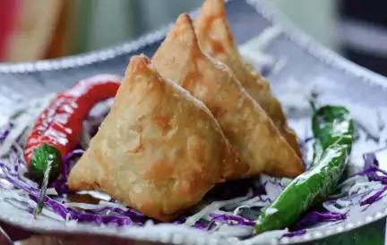 सालभर में 21000 करोड़ समोसे खा जाते हैं भारतीय!