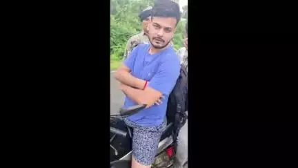 बरबीघा: उत्पाद विभाग की टीम ने मेहुस रोड पर 3.750 लीटर विदेशी शराब के साथ बाइक सवार दो युवकों को किया गिरफ्तार