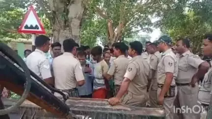 ବୀରମହାରାଜପୁର: ବାଉଁଶୁଣି ଛକରେ ତହସିଲ ପ୍ରଶାସନ ପକ୍ଷରୁ ଜବର ଦଖଲ ଉଚ୍ଛେଦ , ଘଟଣା ସ୍ଥଳରେ ଉତେଜନା