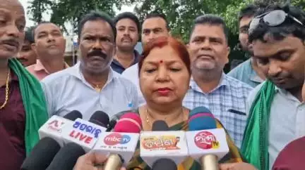 ବସ୍ତା: ସୌମ୍ୟାଶ୍ରୀଙ୍କୁ ନ୍ୟାୟ ଦାବିରେ ଜୋରଦାର ନାରାବାଜି କରୁଛନ୍ତି ବିଜେଡି, ଗାନ୍ଧୀଛକ ରେ ବିଧାୟିକାଙ୍କ ପ୍ରତିକ୍ରିୟା