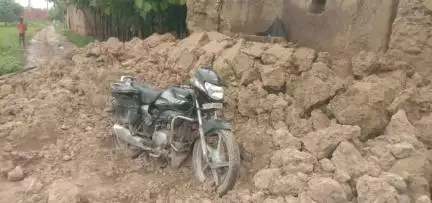 पिंड्रा: चोलापुर में कच्ची दीवार गिरने से दो युवकों की हुई मौत, युवक धान की रोपाई के लिए खेत जा रहे थे