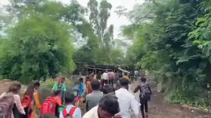 शाहबाद: संदोकडा से नुकर्रा तक सड़क ख़स्ताहाल में, स्कूली बच्चों को हो रही है परेशानी #jansamsya