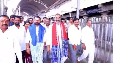 వేములవాడ: వేములవాడ రాజన్న ఆలయంలో ఎమ్మెల్సీ అద్దంకి దయాకర్, ఎమ్మెల్యే ఆది శ్రీనివాస్ ప్రత్యేక పూజలు